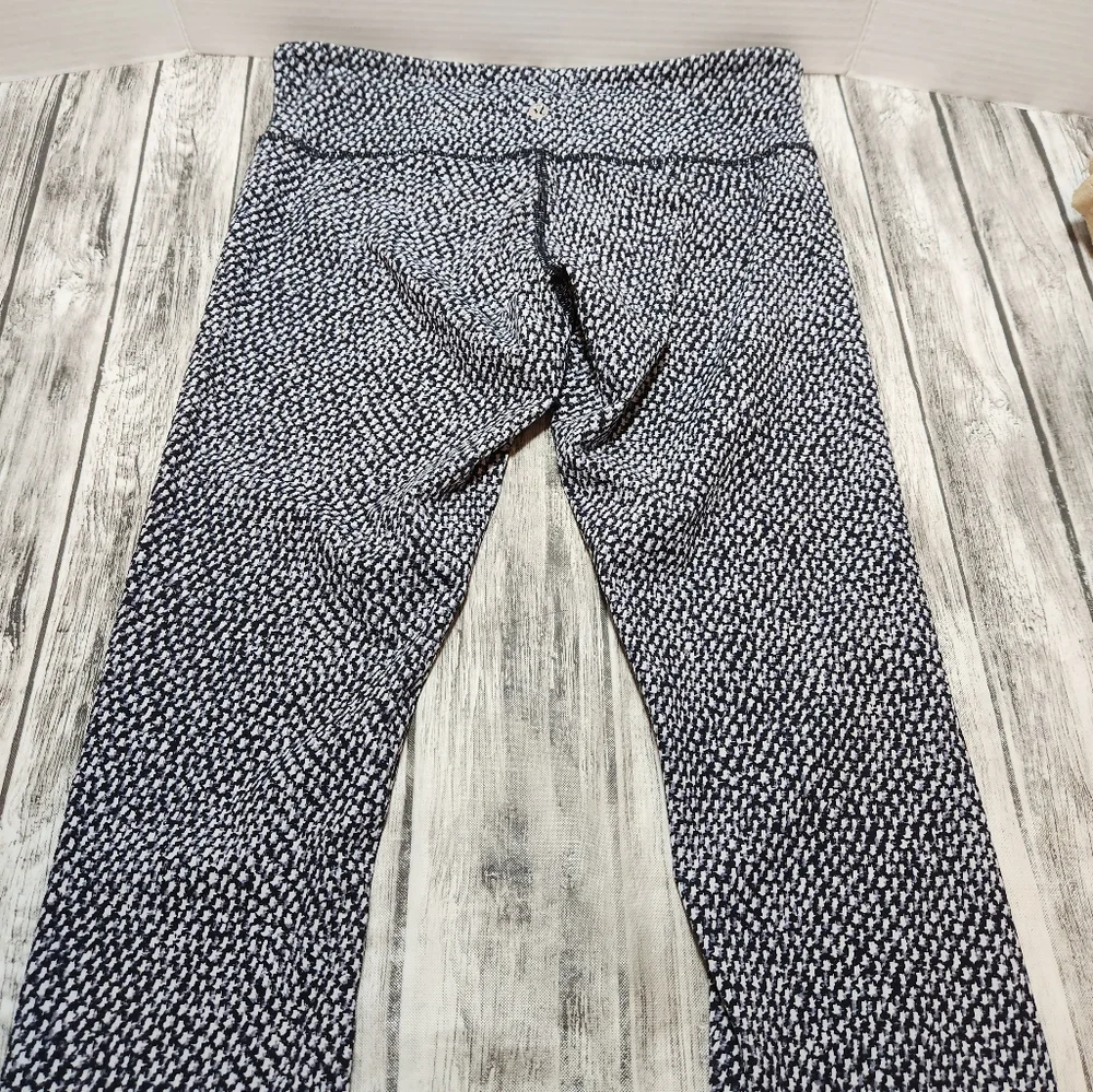 Lululemon‎ Wonder Under Crop leggings - Picture 6 of 7